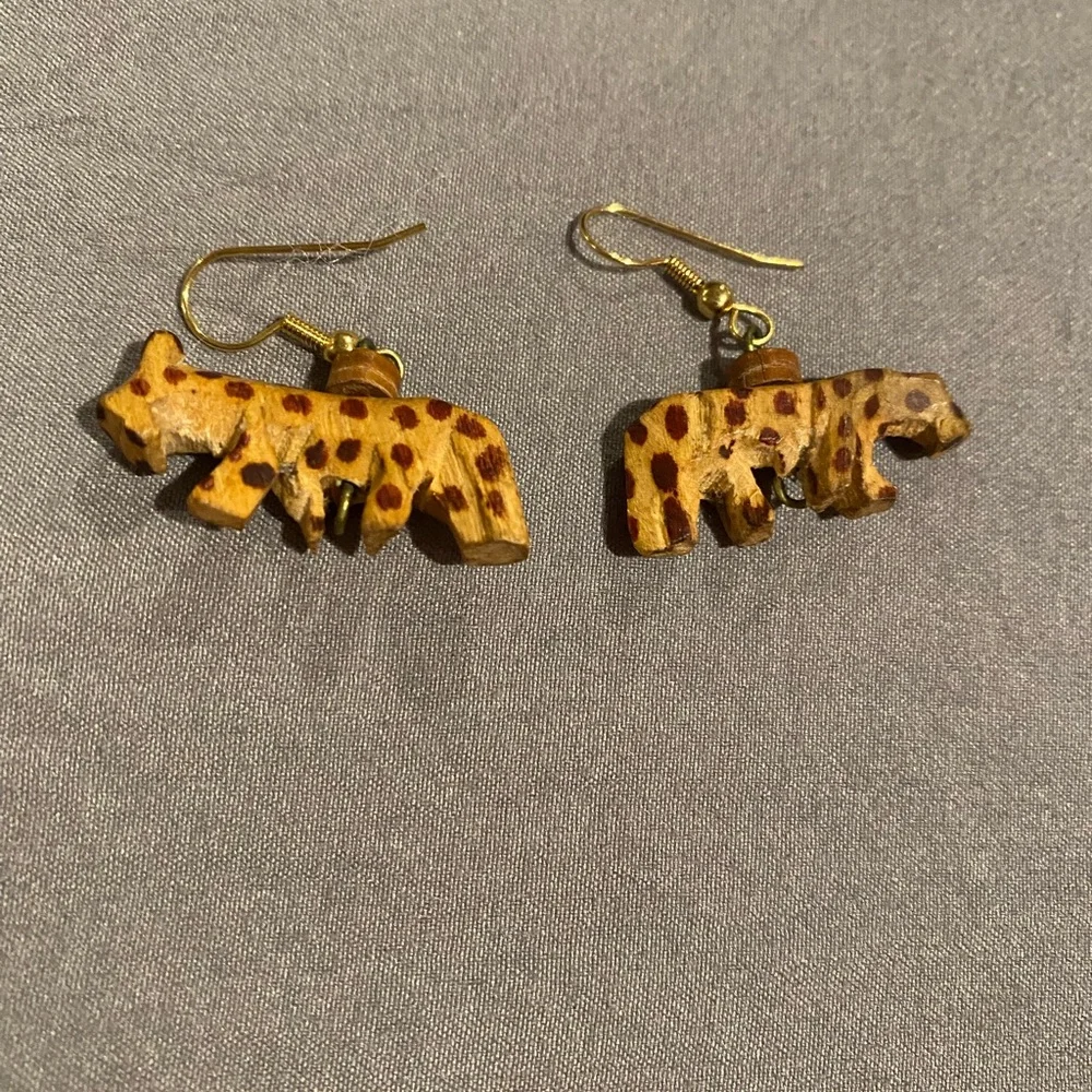 Carved wood earrings - Picture 2 of 3